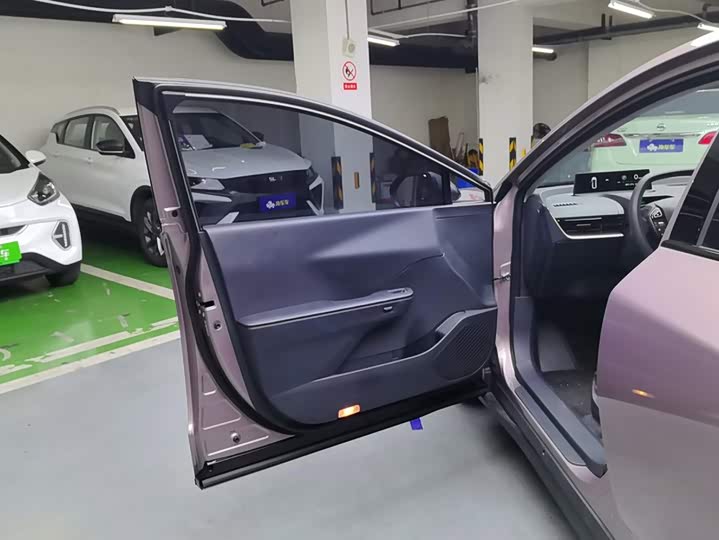 Toyota bZ3, 2023 — фото 7 из 9