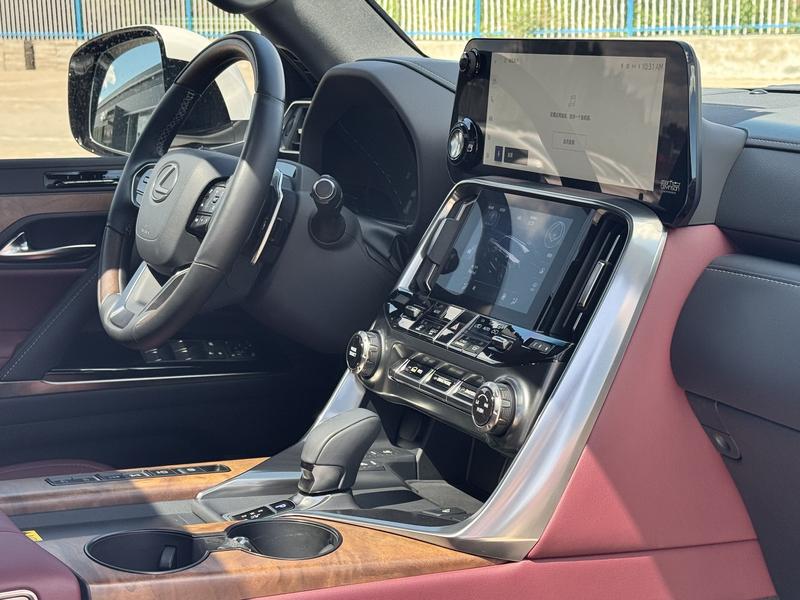 Lexus LX, 2025 — фото 11 из 12