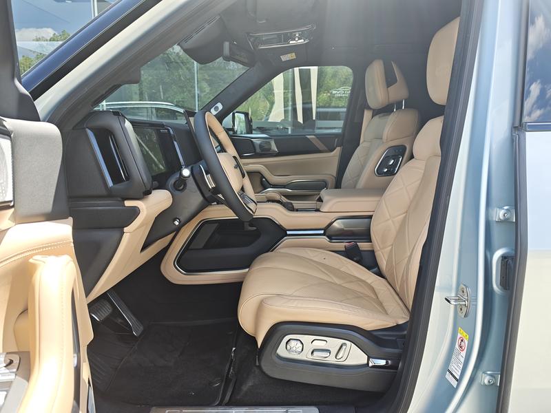 BYD FangChengBao Leopard 8, 2025 — фото 10 из 12