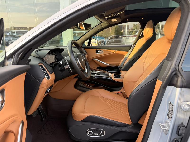 Aston Martin DBX, 2024 — фото 10 из 12