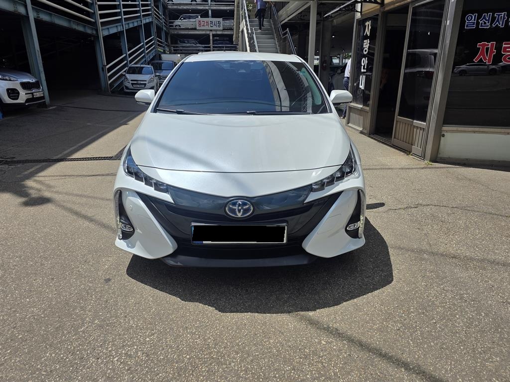 Toyota Prius, 2022 — купить в Санкт-Петербурге под ключ