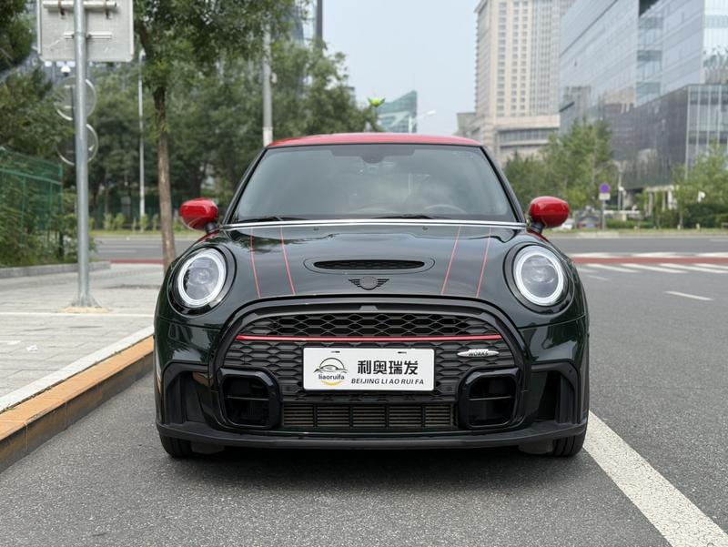 Mini Mini JCW, 2022 — фото 2 из 12
