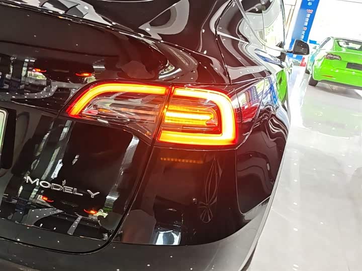 Tesla Model Y, 2023 — фото 8 из 9