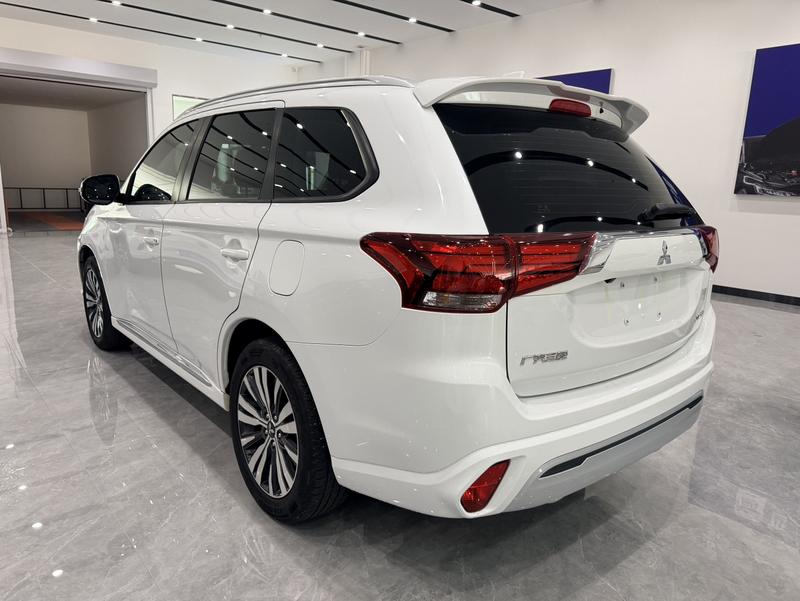 Mitsubishi Outlander, 2022 — фото 4 из 12