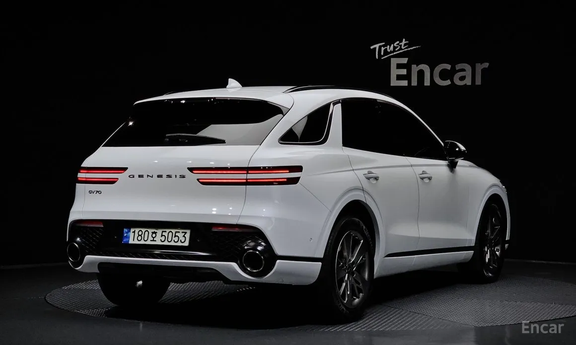 Genesis GV70, 2022 — фото 2 из 12