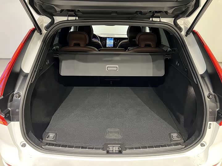 Volvo XC60, 2025 — фото 7 из 9