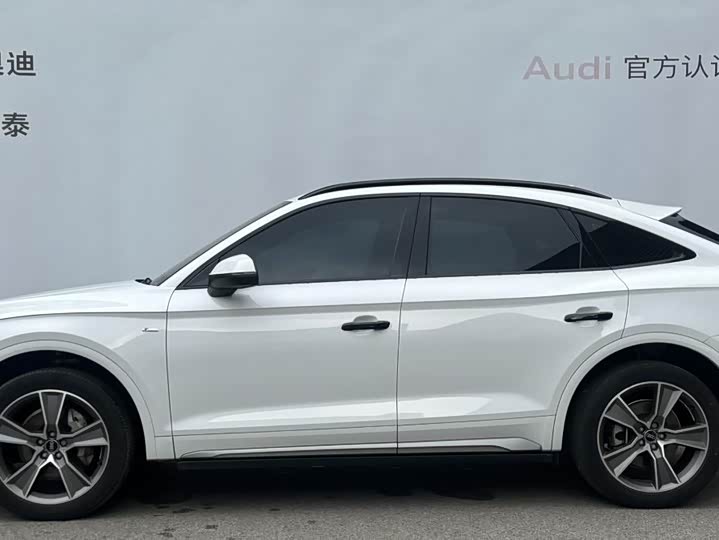 Audi Q5L Sportback, 2022 — фото 2 из 9