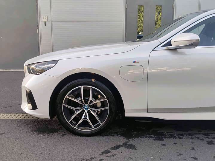BMW i5, 2025 — фото 7 из 9