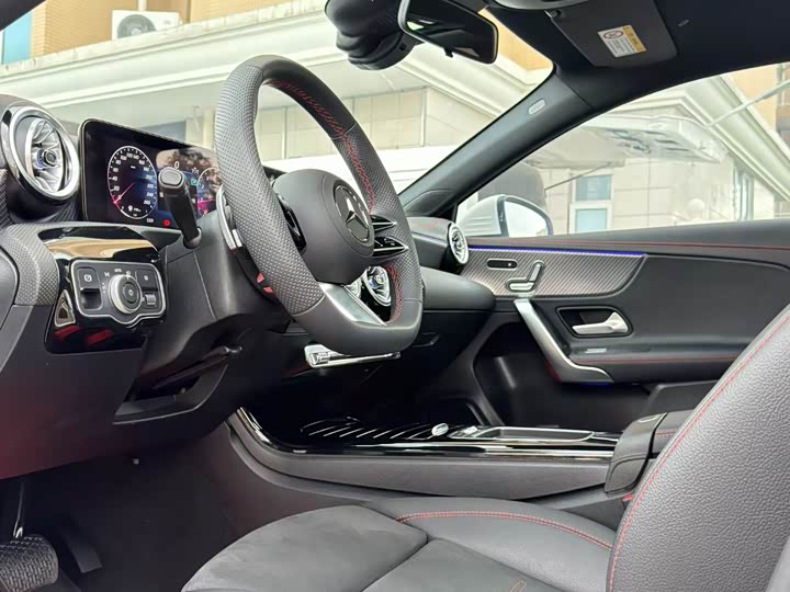 Mercedes-Benz A-Class, 2025 — фото 4 из 9