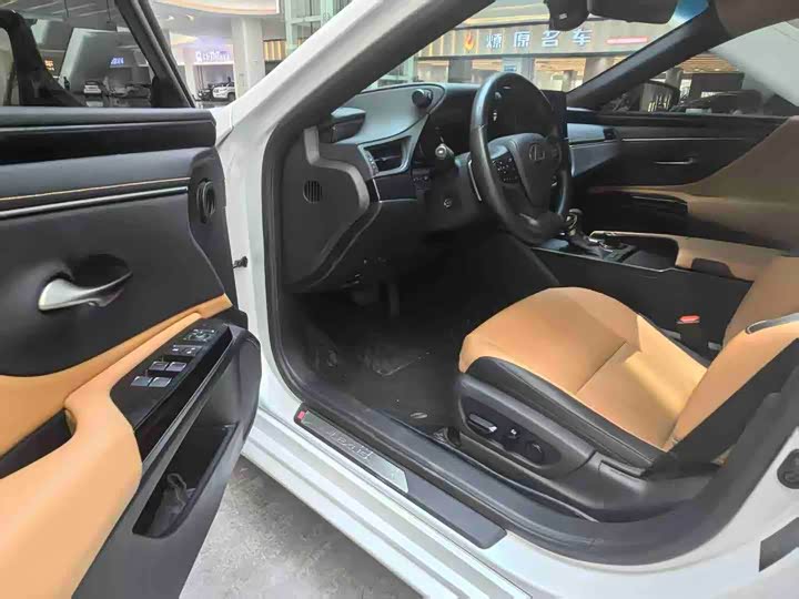 Lexus ES, 2023 — фото 7 из 9
