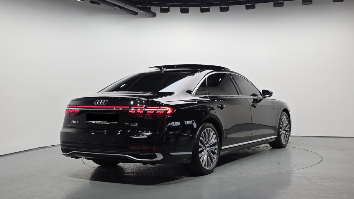 Audi A8, 2023 — фото 2 из 12