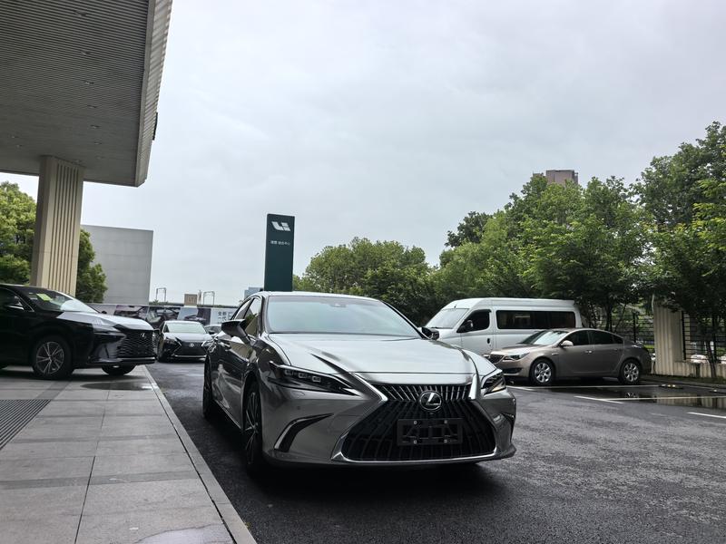 Lexus ES, 2024 — фото 3 из 12