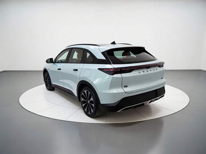 BAIC Arcfox Alpha T5, 2023 — фото 5 из 9