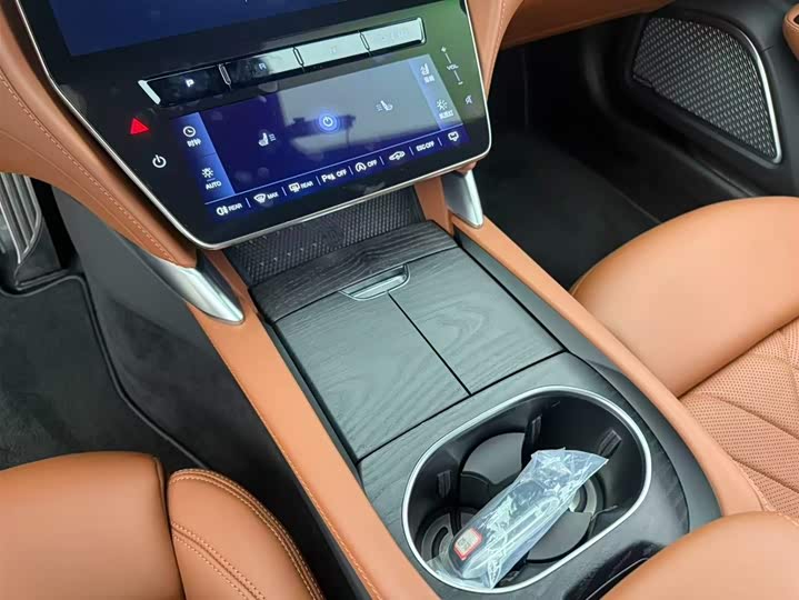 Maserati GranTurismo, 2024 — фото 8 из 9