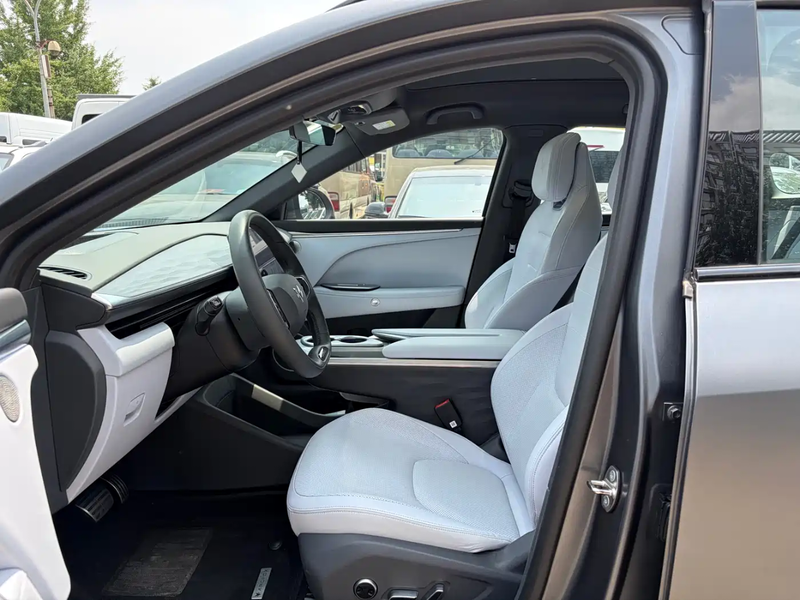 BAIC Arcfox Alpha T5, 2023 — фото 8 из 11