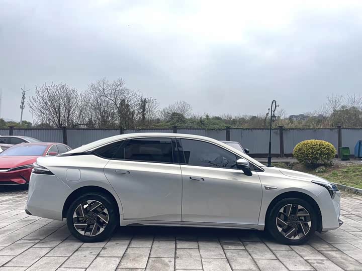GAC Aion S Plus, 2021 — фото 8 из 9