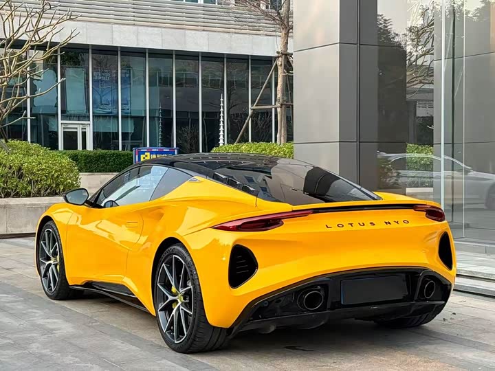 Lotus Emira, 2023 — фото 4 из 9