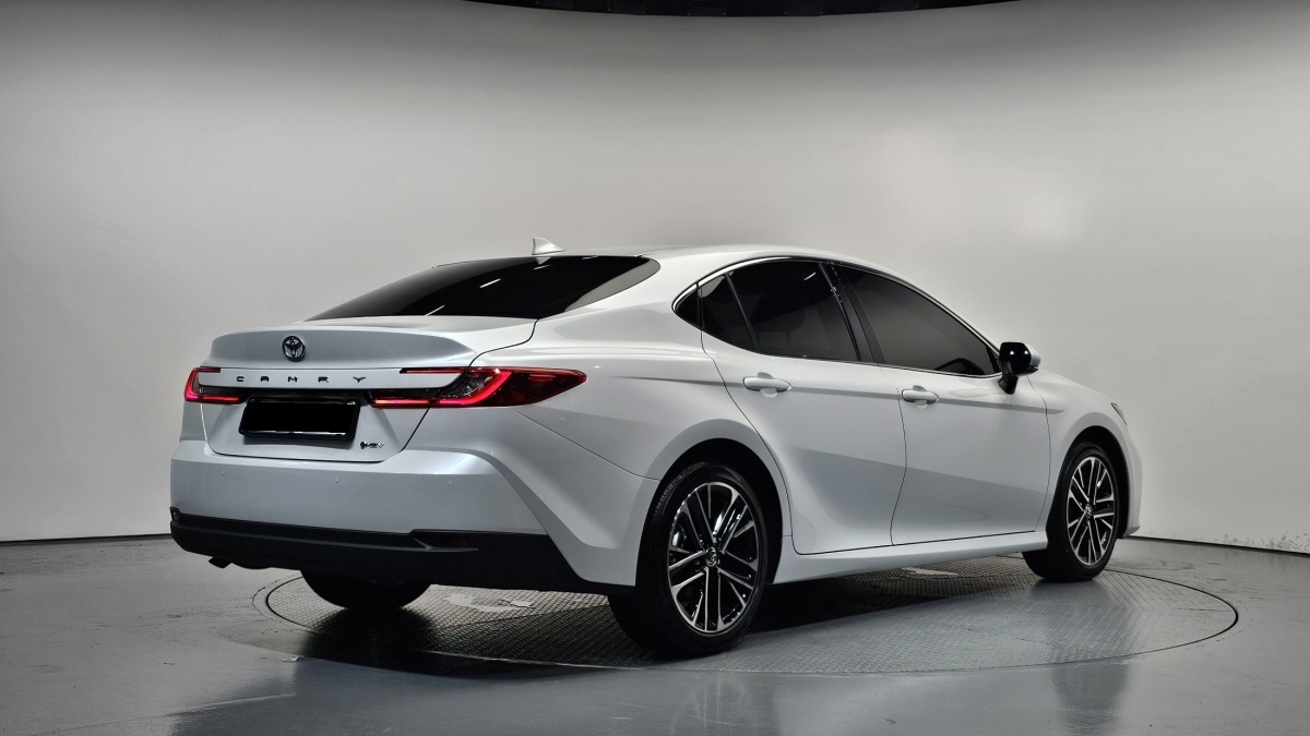 Toyota Camry, 2026 — фото 2 из 12