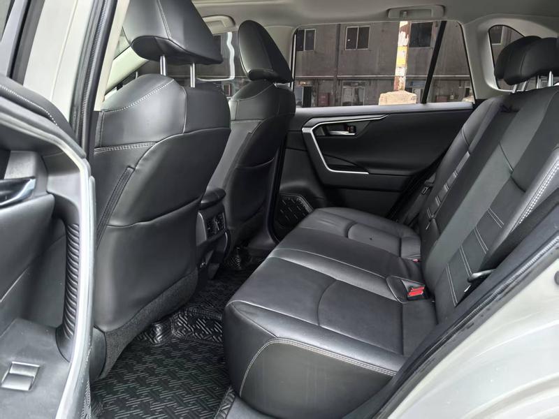 Toyota RAV4, 2022 — фото 10 из 11