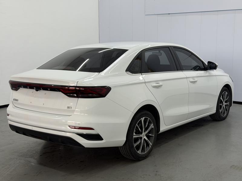 Geely Emgrand, 2022 — фото 6 из 11