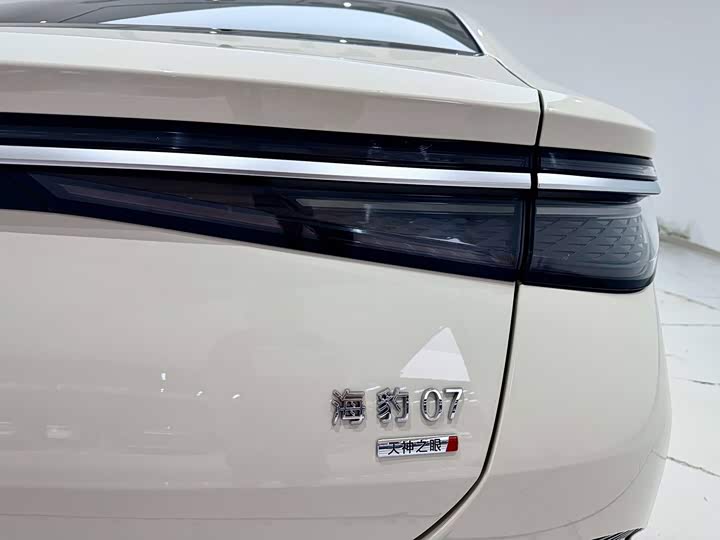 BYD Seal 07 DM-i Hybrid, 2025 — фото 9 из 9