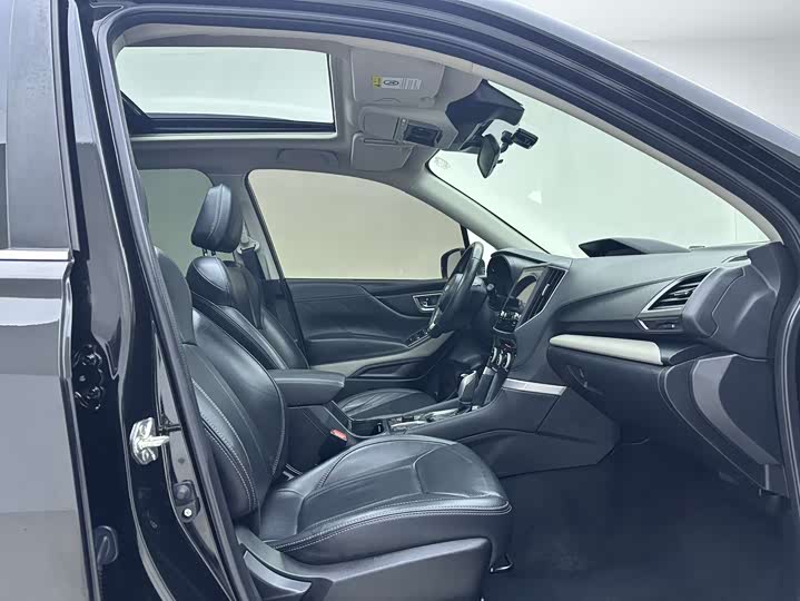 Subaru Forester, 2022 — фото 8 из 9