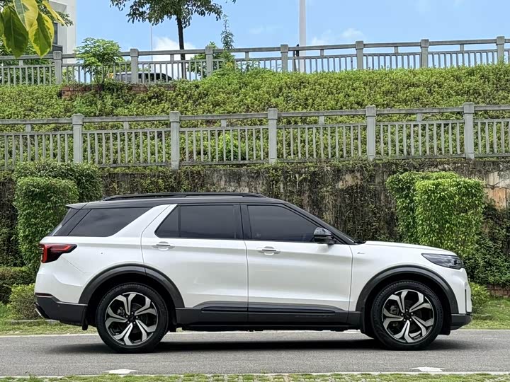 Ford Explorer, 2022 — фото 4 из 9