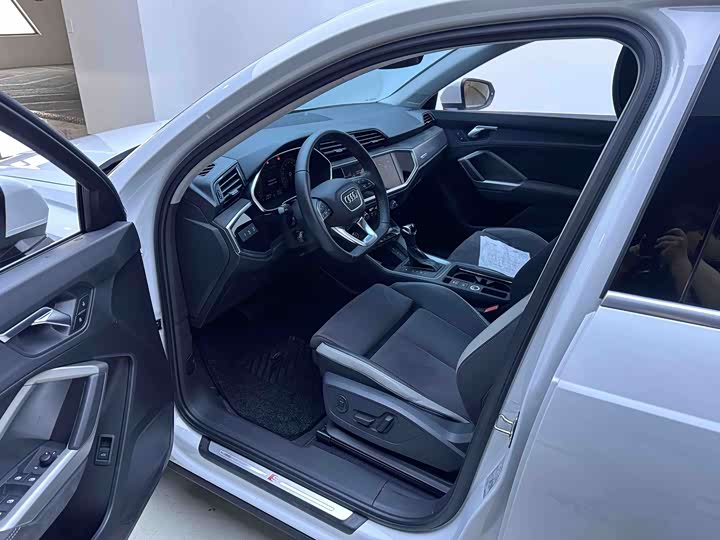 Audi Q3, 2023 — фото 9 из 9