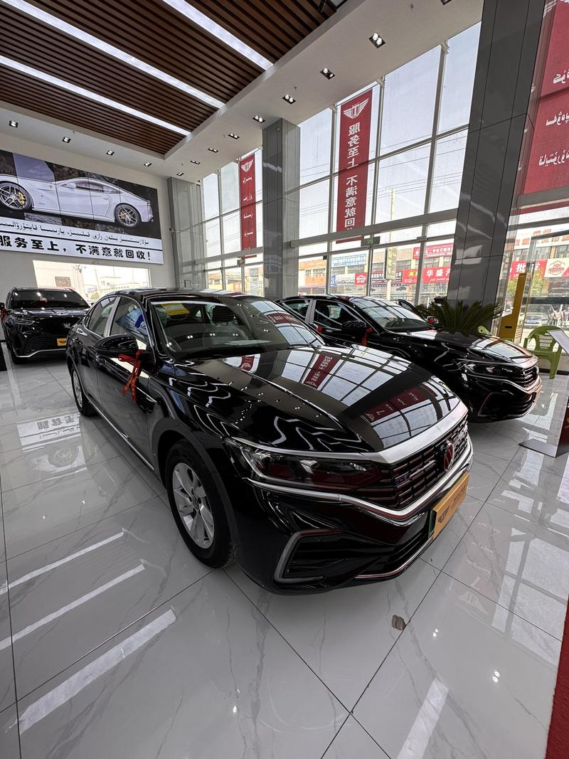 Volkswagen Passat Hybrid, 2025 — фото 3 из 8