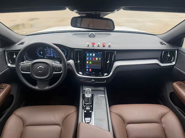 Volvo S60, 2023 — фото 5 из 9