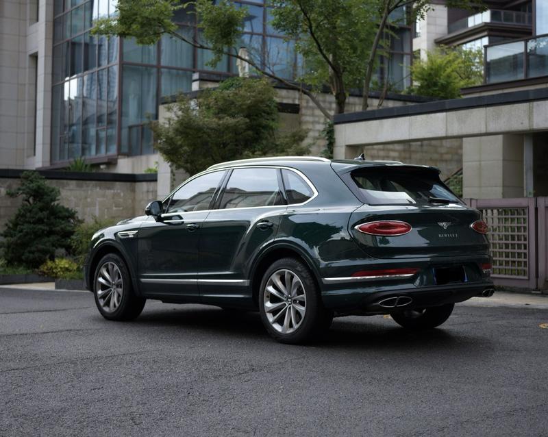 Bentley Bentayga, 2024 — фото 4 из 8