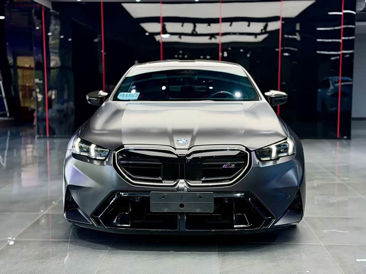 BMW M5 Hybrid, 2024 — фото 2 из 9