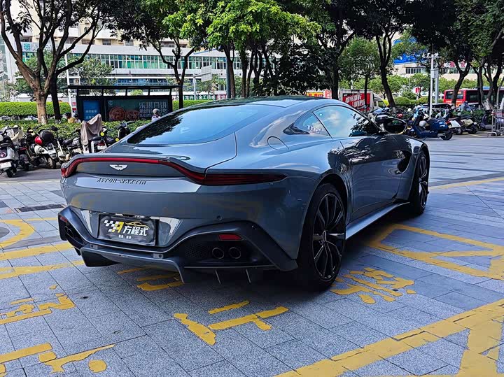 Aston Martin V8 Vantage, 2022 — фото 4 из 9