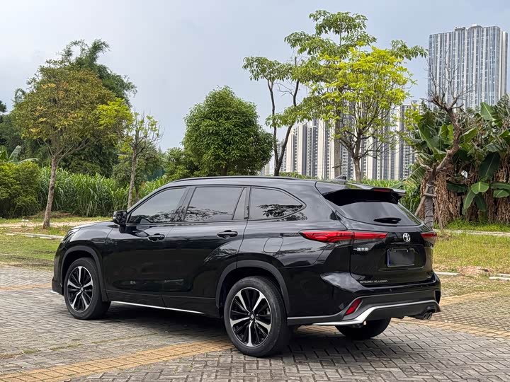 Toyota Crown Kluger, 2023 — фото 6 из 9