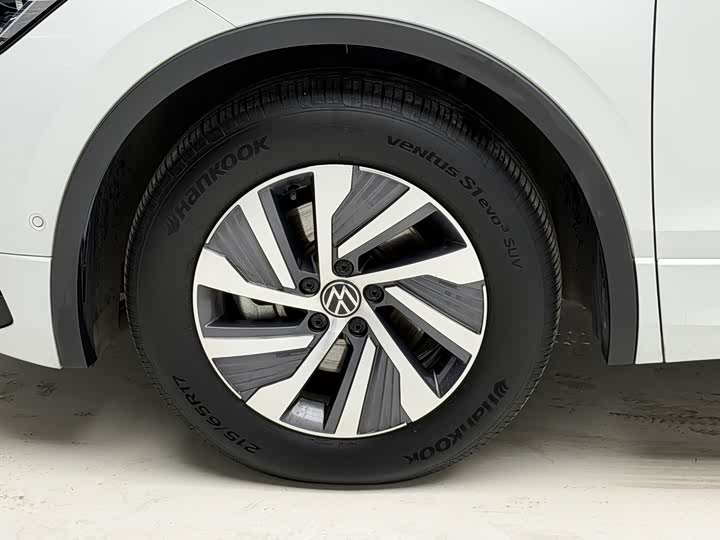 Volkswagen Tiguan L Hybrid, 2024 — фото 8 из 9