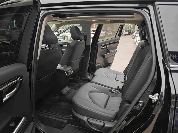 Toyota Highlander, 2022 — фото 7 из 7