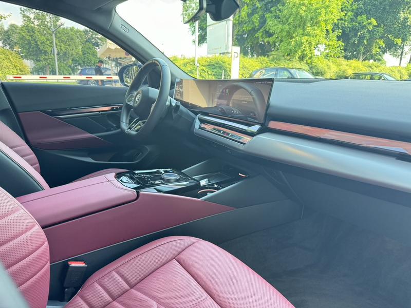 BMW i5, 2025 — фото 7 из 12