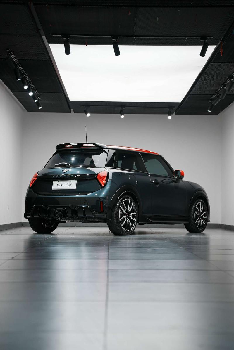 Mini Mini JCW, 2025 — фото 3 из 12