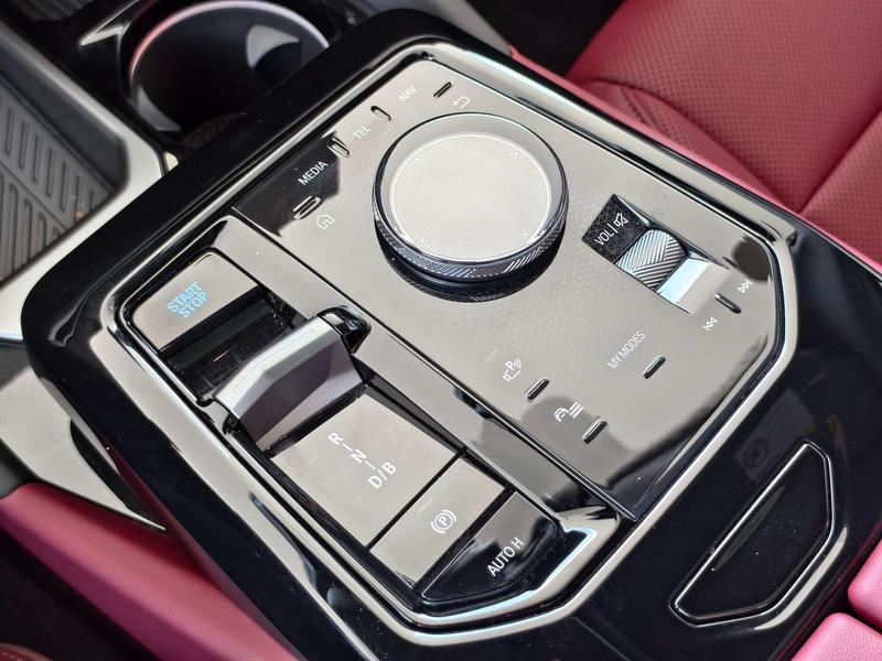 BMW i5, 2025 — фото 10 из 12