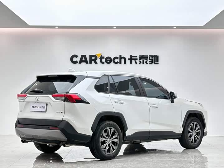 Toyota RAV4, 2023 — фото 5 из 9
