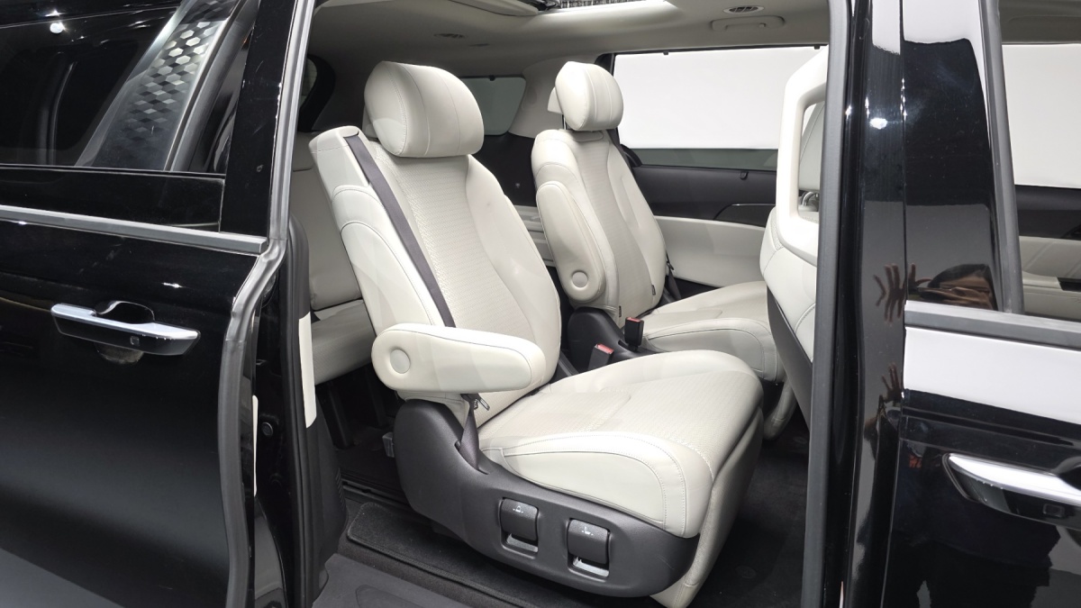 Kia Carnival, 2023 — фото 10 из 12