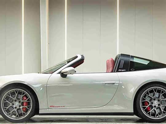 Porsche 911, 2022 — фото 7 из 9
