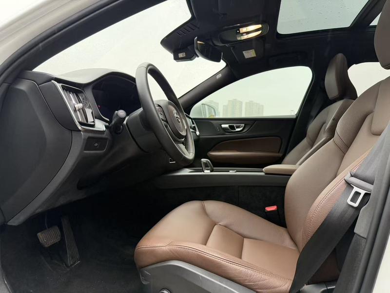 Volvo S60, 2025 — фото 8 из 10