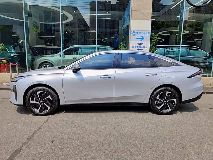 Geely Galaxy L6, 2025 — фото 3 из 9