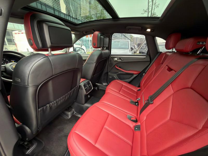 Porsche Macan, 2023 — фото 10 из 12