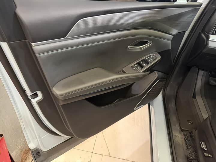 BYD Song L DM-i Hybrid, 2025 — фото 8 из 9