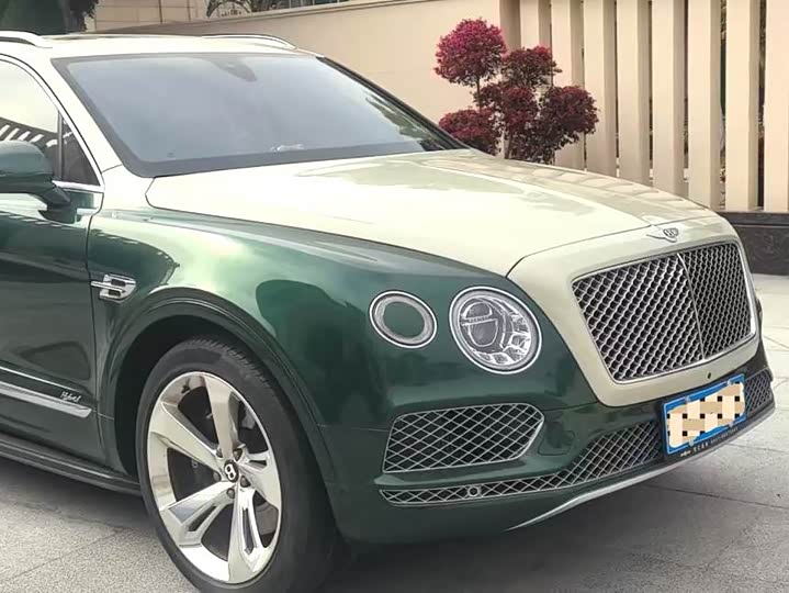 Bentley Bentayga Hybrid, 2022 — купить в Самаре под ключ