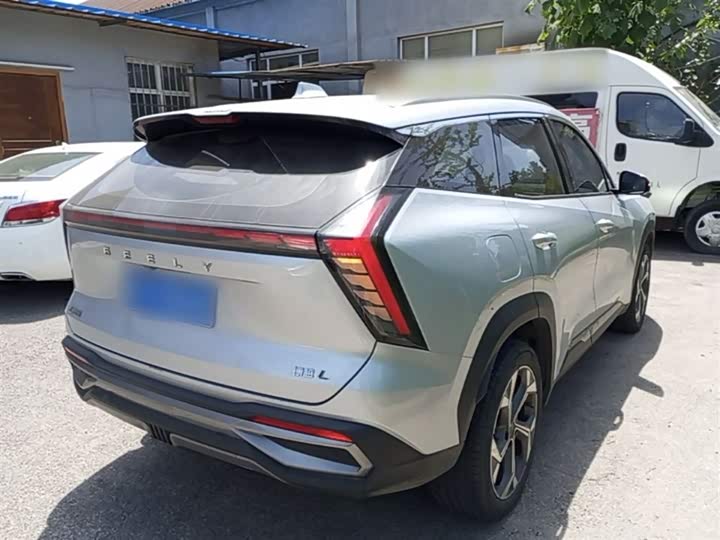 Geely Atlas L, 2023 — фото 7 из 9