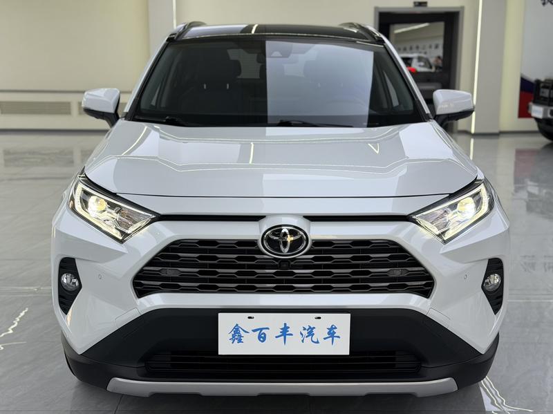 Toyota RAV4, 2023 — фото 2 из 11