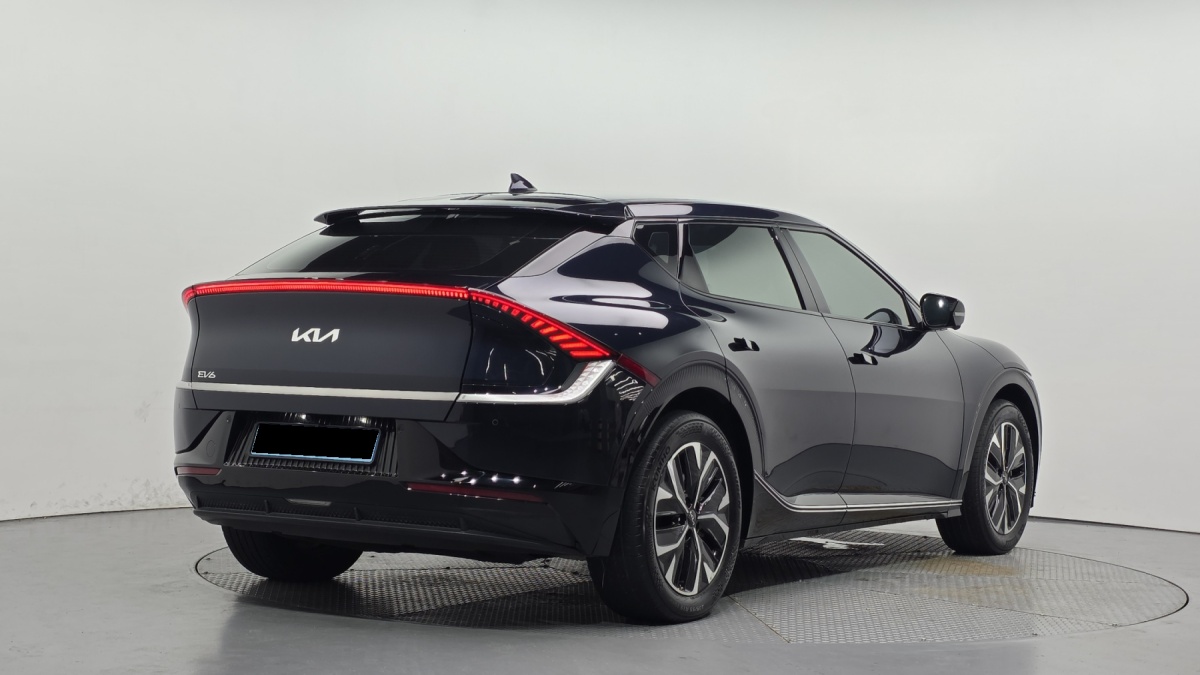 Kia EV6, 2023 — фото 2 из 12